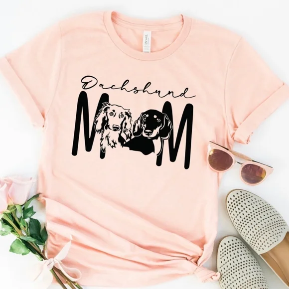 T-shirt Dachshund Mom / Dog Mom Gift/ Dog Mama Tee - Picture 1 of 3